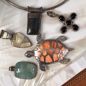 Various 925 sterling silver pendants and brooches